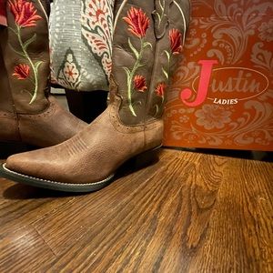 Brand new never worn Justin Cowgirl boots with floral design